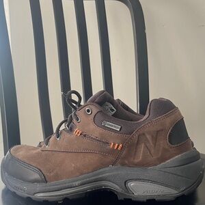 New Balance Shoes Men 9.5 Gortex Hiking Sneakers MW1069BR Brown Leather EUC